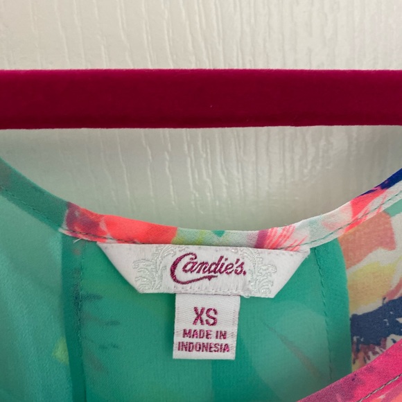 Flowy floral button up top - Picture 2 of 2